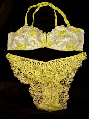 Savage X Fenty Neon Yellow Lace Balconette Bra & Lace Bikini